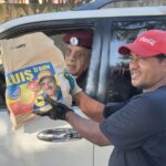 Luis «El Gallo», entrega Raciones alimenticia en las diferentes Parada de «Motoconchitas»